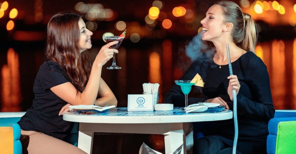 Oplev den unikke oplevelse af at gå på en vandpibe café