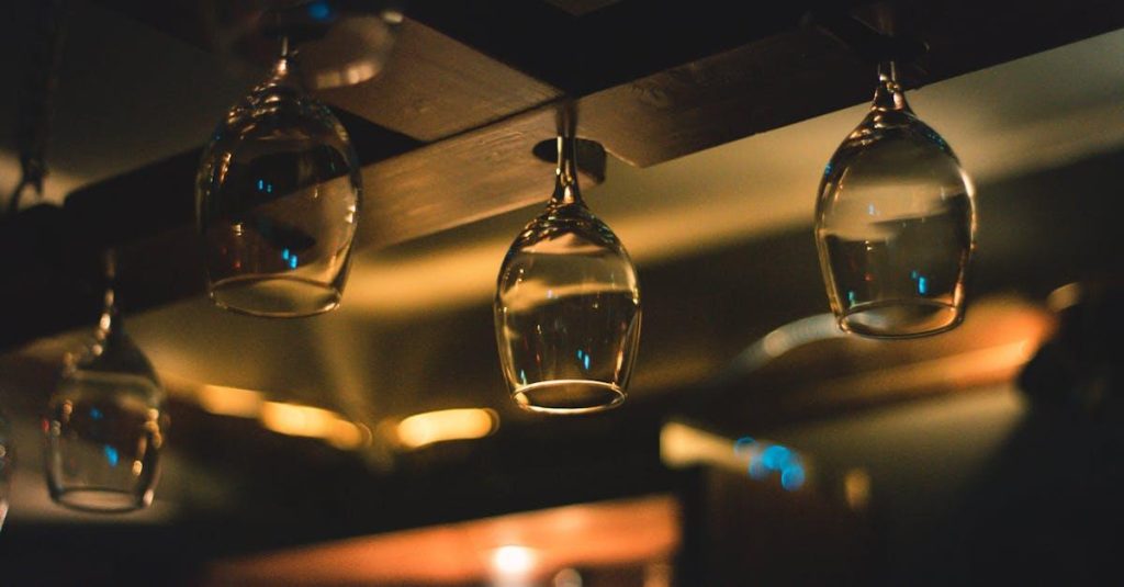 Sådan skaber du den perfekte baroplevelse med stilfulde og funktionelle barmøbler